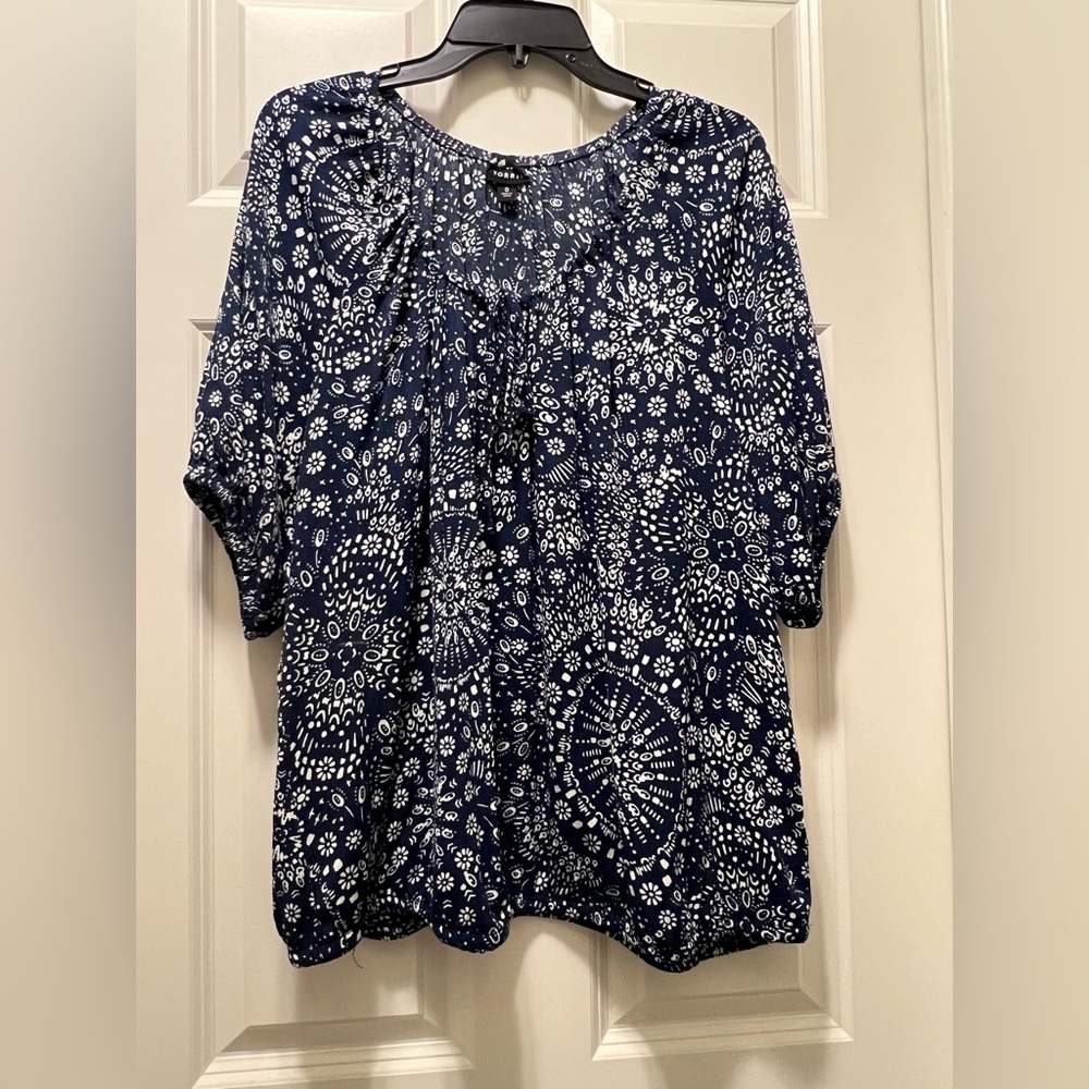 GUC Torrid abstract print crepe top. Size 0.